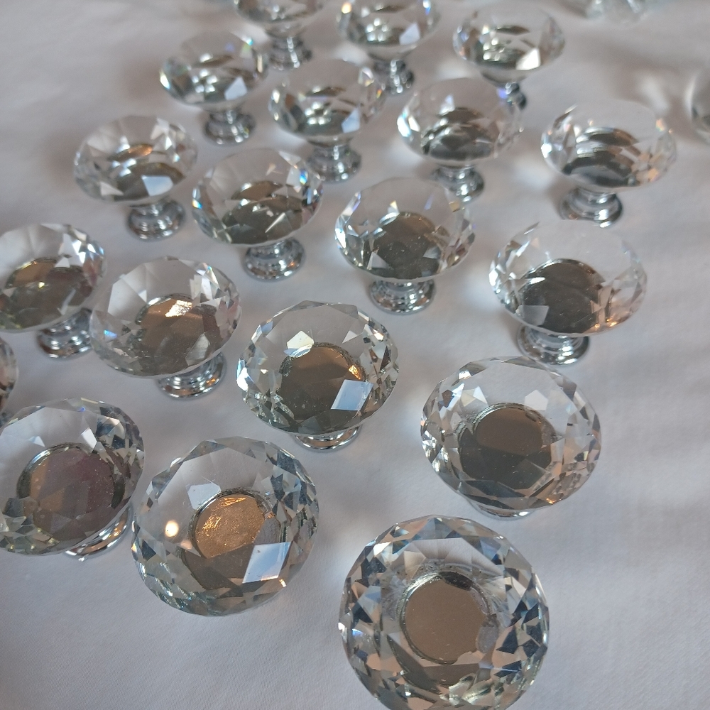 Crystal drawer pulls